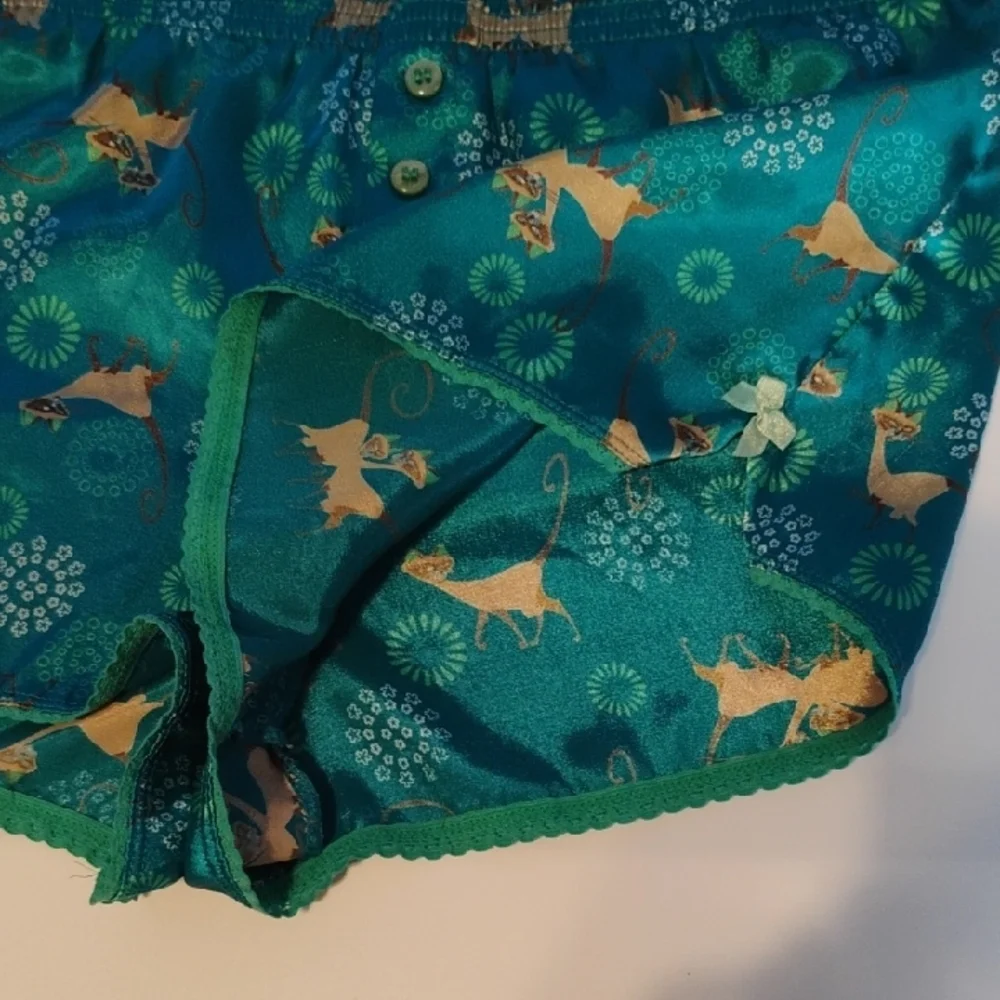 Disney Women's Size M Green and Teal Floral Cats Graphic Pajama Shorts